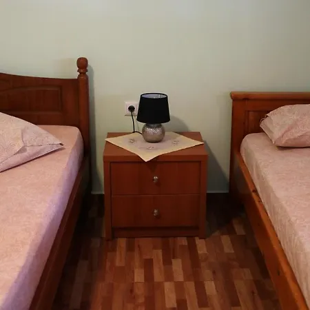 Freddie' S Bungalows Guest house